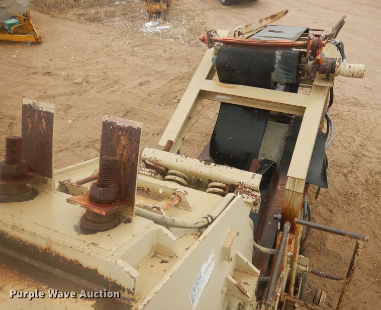 image for item DJ4840 2000 Kolberg Pioneer 4233HIS  roll crusher