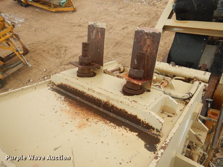 image for item DJ4840 2000 Kolberg Pioneer 4233HIS  roll crusher