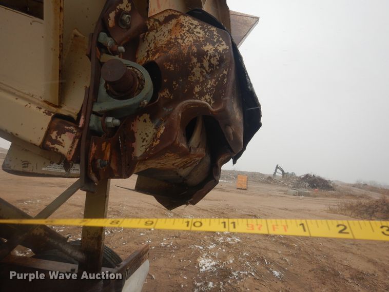 image for item DJ4840 2000 Kolberg Pioneer 4233HIS  roll crusher