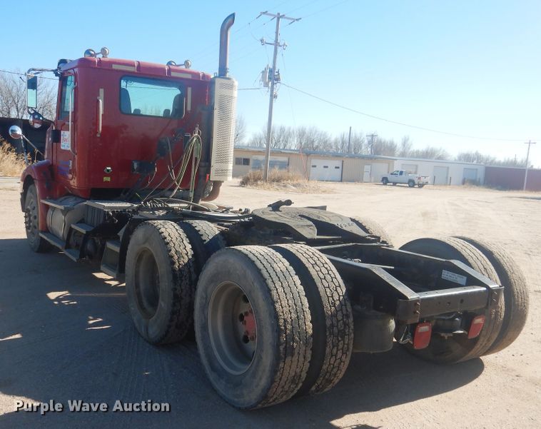 image for item DJ4848 2008 International 9200i  semi truck