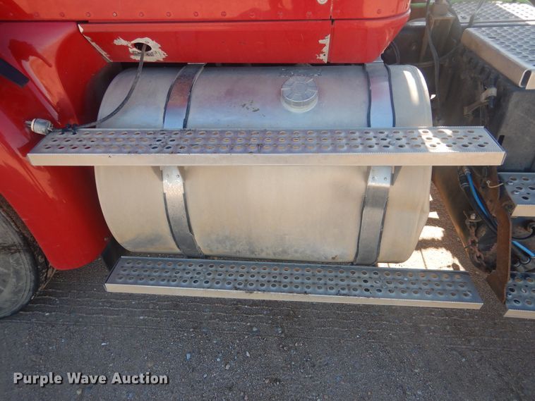 image for item DJ4848 2008 International 9200i  semi truck