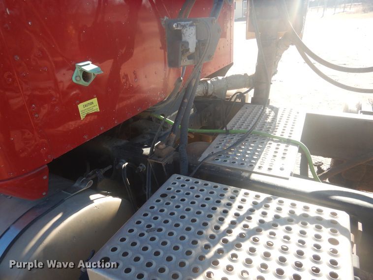 image for item DJ4848 2008 International 9200i  semi truck