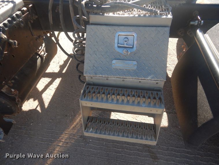 image for item DJ4848 2008 International 9200i  semi truck