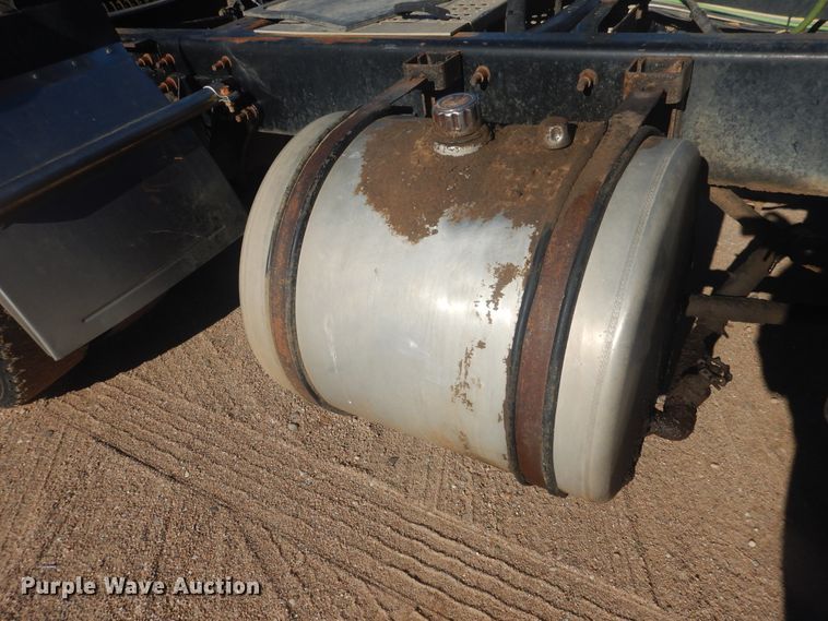 image for item DJ4848 2008 International 9200i  semi truck