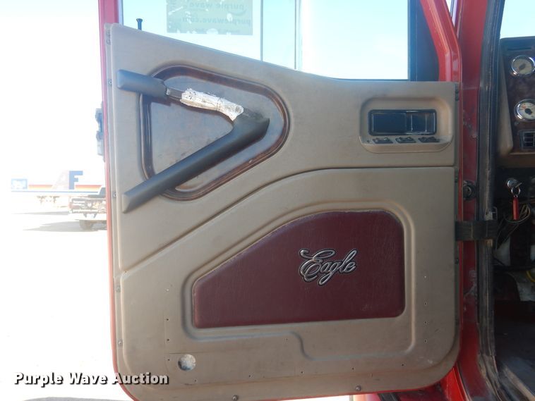 image for item DJ4848 2008 International 9200i  semi truck