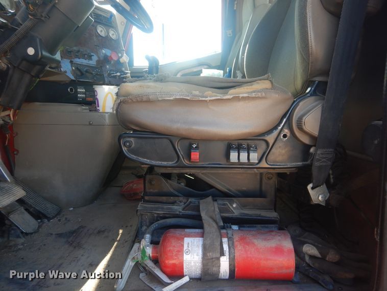 image for item DJ4848 2008 International 9200i  semi truck