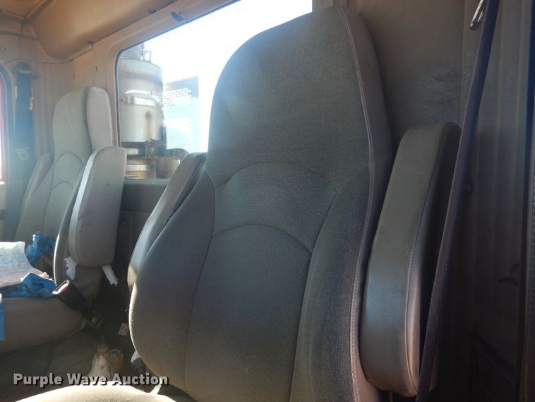 image for item DJ4848 2008 International 9200i  semi truck