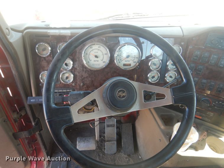 image for item DJ4848 2008 International 9200i  semi truck