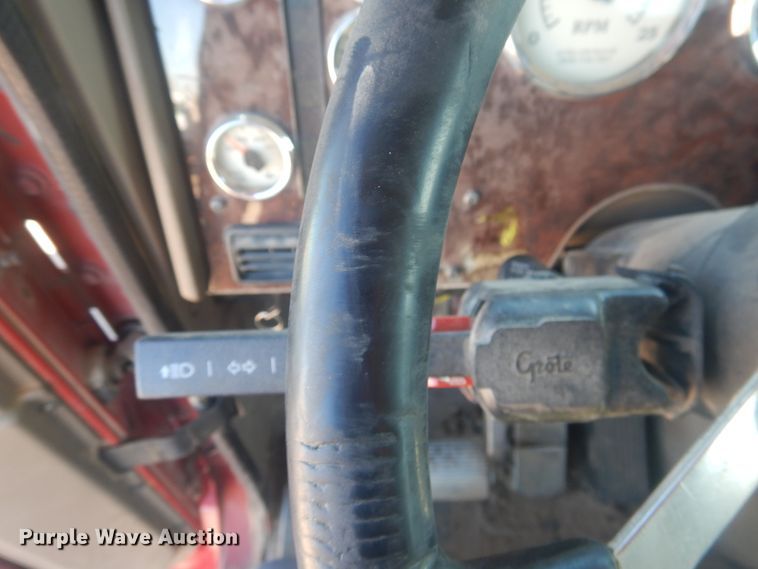 image for item DJ4848 2008 International 9200i  semi truck