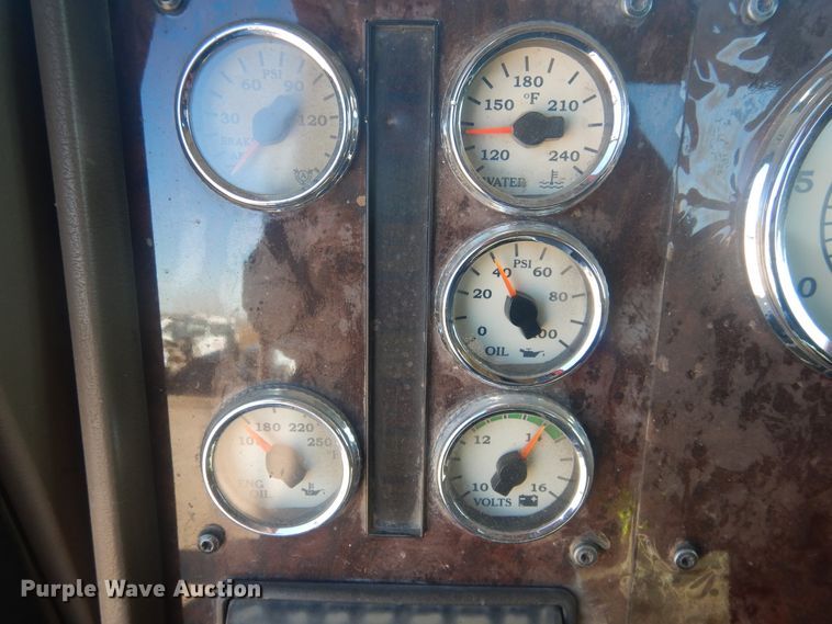 image for item DJ4848 2008 International 9200i  semi truck