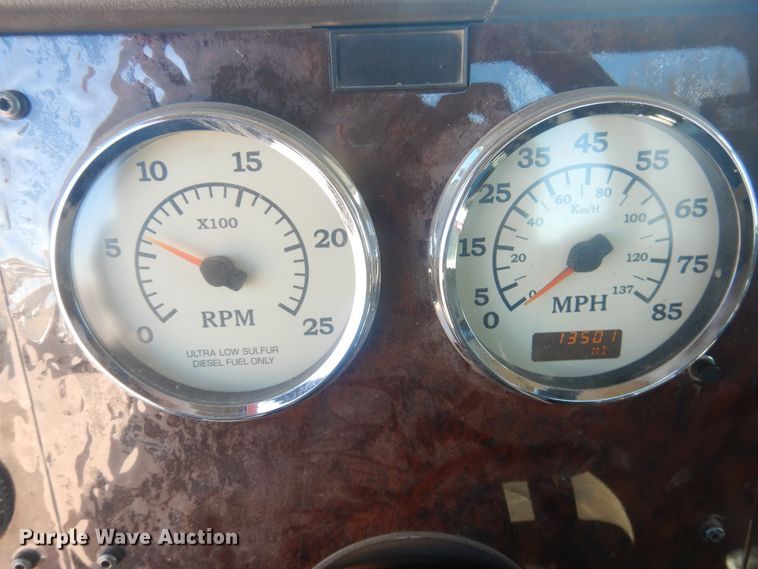 image for item DJ4848 2008 International 9200i  semi truck