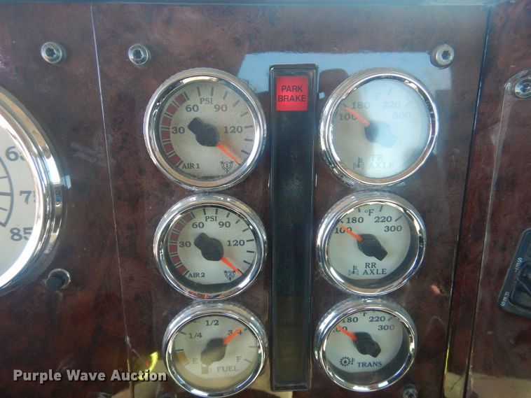 image for item DJ4848 2008 International 9200i  semi truck