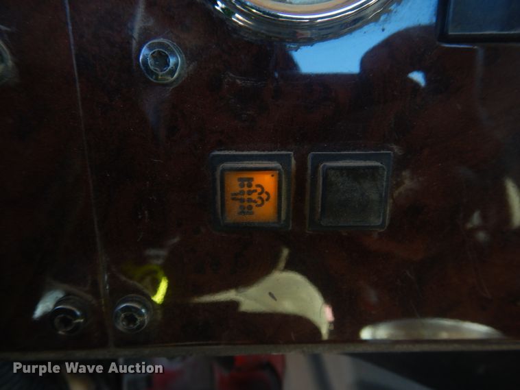 image for item DJ4848 2008 International 9200i  semi truck