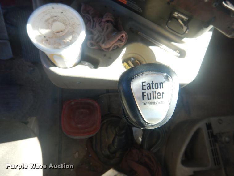 image for item DJ4848 2008 International 9200i  semi truck