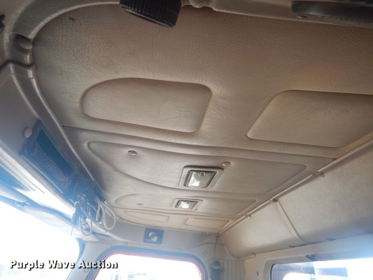 image for item DJ4848 2008 International 9200i  semi truck