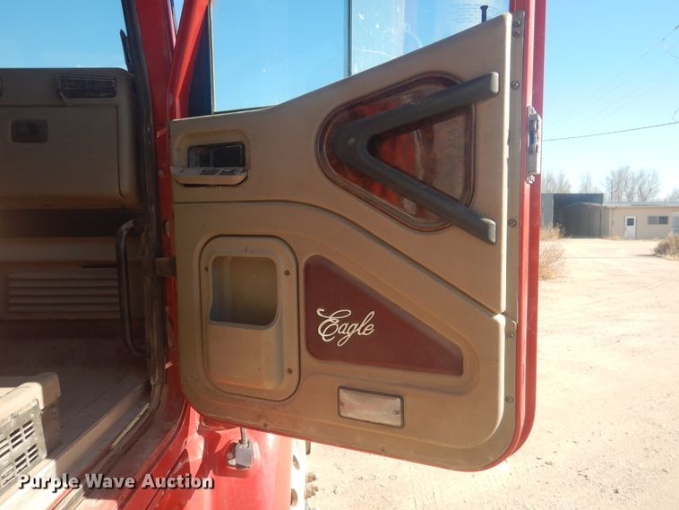 image for item DJ4848 2008 International 9200i  semi truck