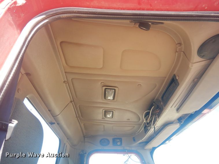 image for item DJ4848 2008 International 9200i  semi truck