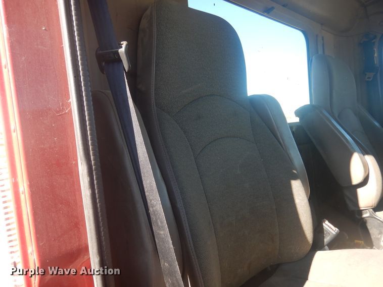 image for item DJ4848 2008 International 9200i  semi truck