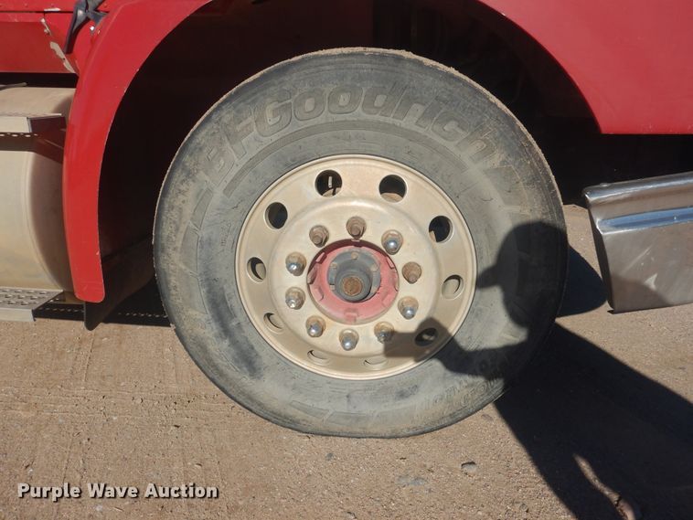 image for item DJ4848 2008 International 9200i  semi truck