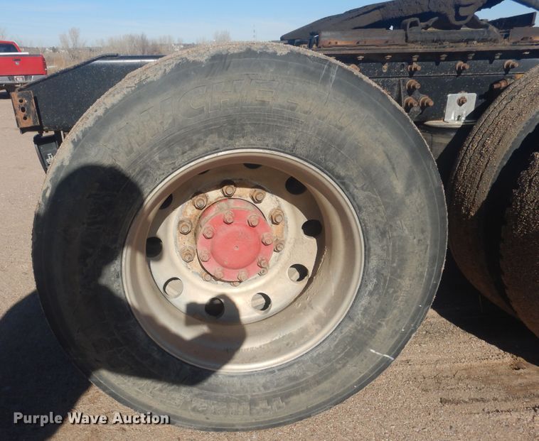 image for item DJ4848 2008 International 9200i  semi truck