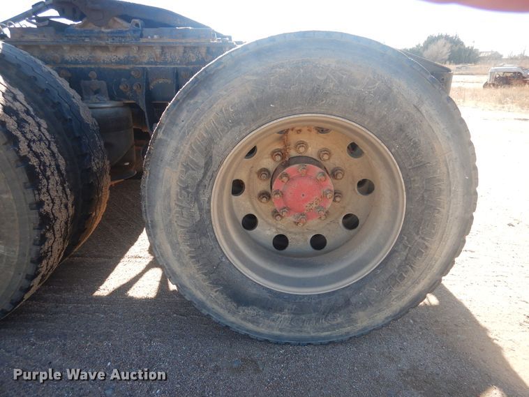 image for item DJ4848 2008 International 9200i  semi truck