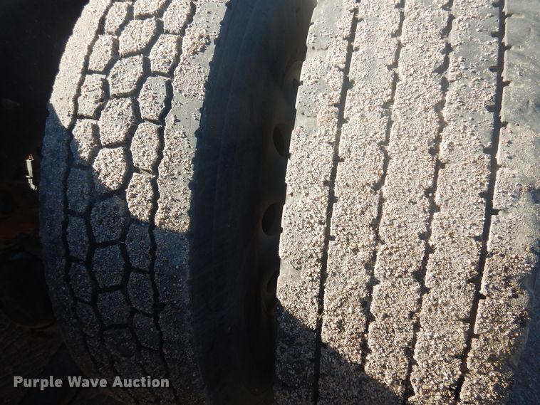 image for item DJ4848 2008 International 9200i  semi truck