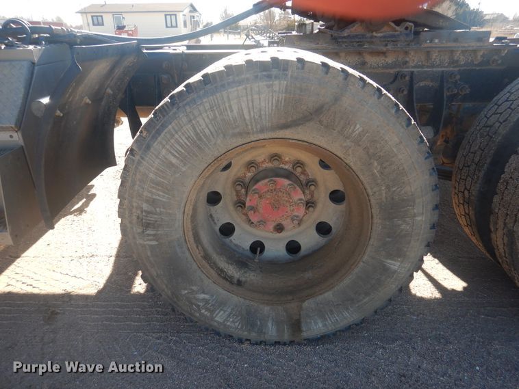 image for item DJ4848 2008 International 9200i  semi truck