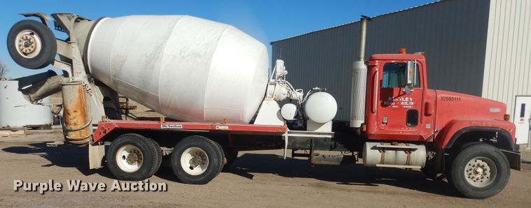image for item DJ4853 1995 International 5000SFA  ready mix truck