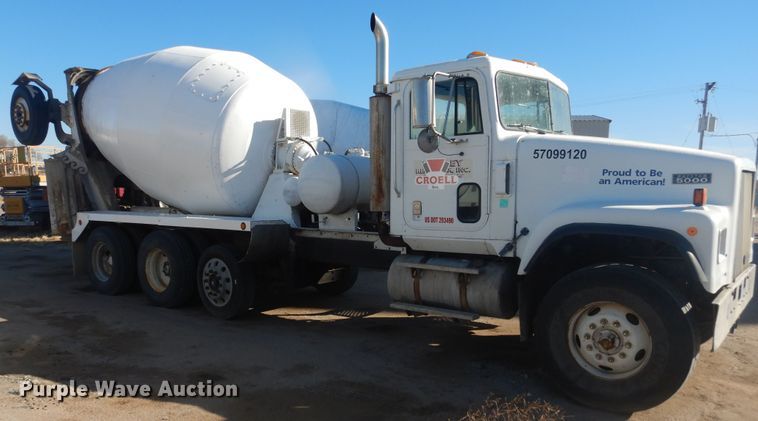 image for item DJ4854 1999 International 5000SFA  ready mix truck