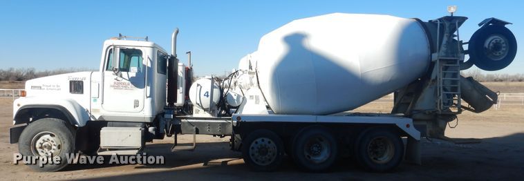 image for item DJ4854 1999 International 5000SFA  ready mix truck