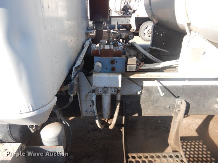 image for item DJ4854 1999 International 5000SFA  ready mix truck