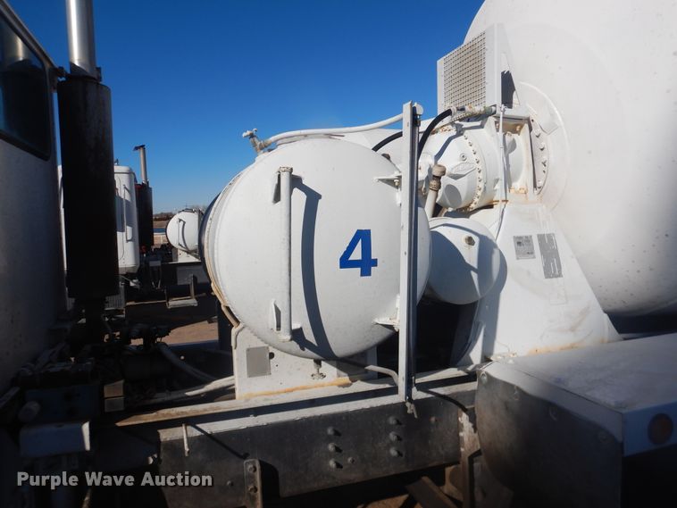 image for item DJ4854 1999 International 5000SFA  ready mix truck