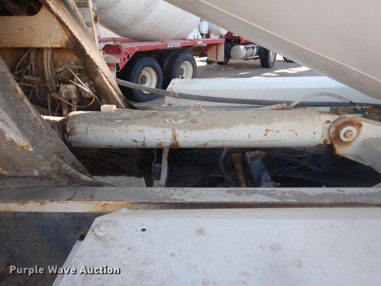 image for item DJ4854 1999 International 5000SFA  ready mix truck