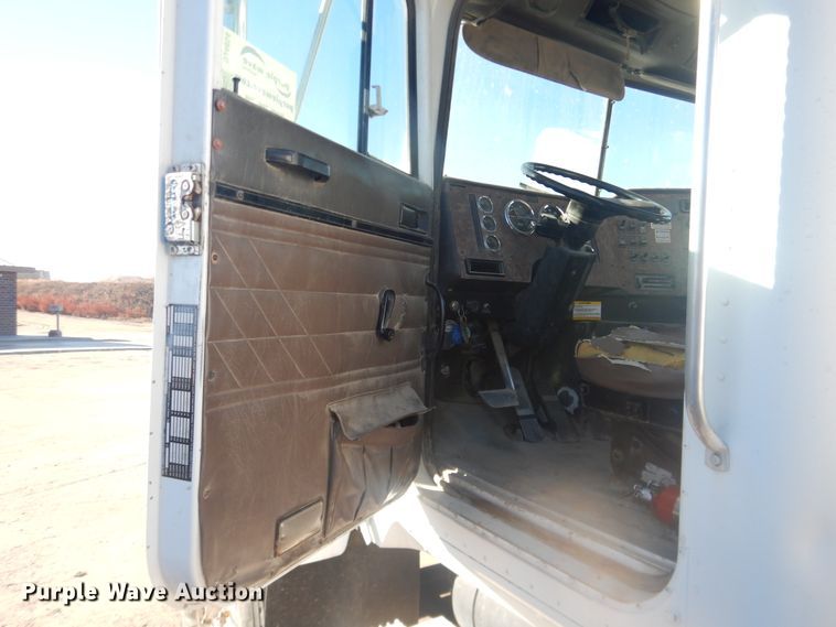 image for item DJ4854 1999 International 5000SFA  ready mix truck