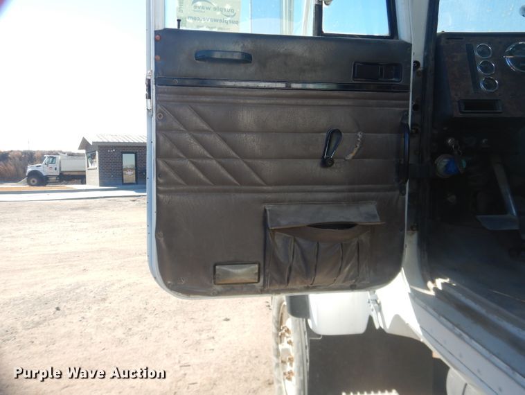 image for item DJ4854 1999 International 5000SFA  ready mix truck