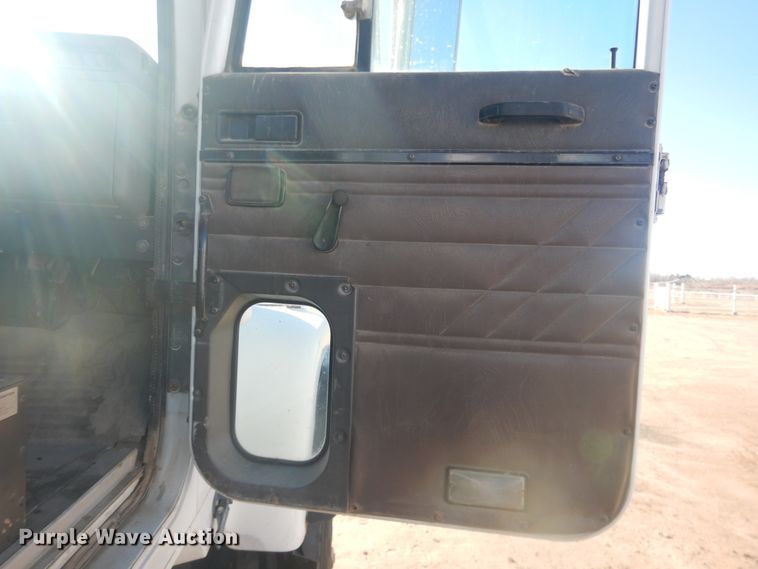 image for item DJ4854 1999 International 5000SFA  ready mix truck