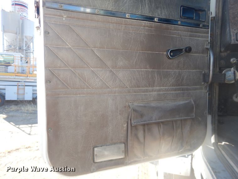 image for item DJ4855 1998 International 5000SFA  ready mix truck