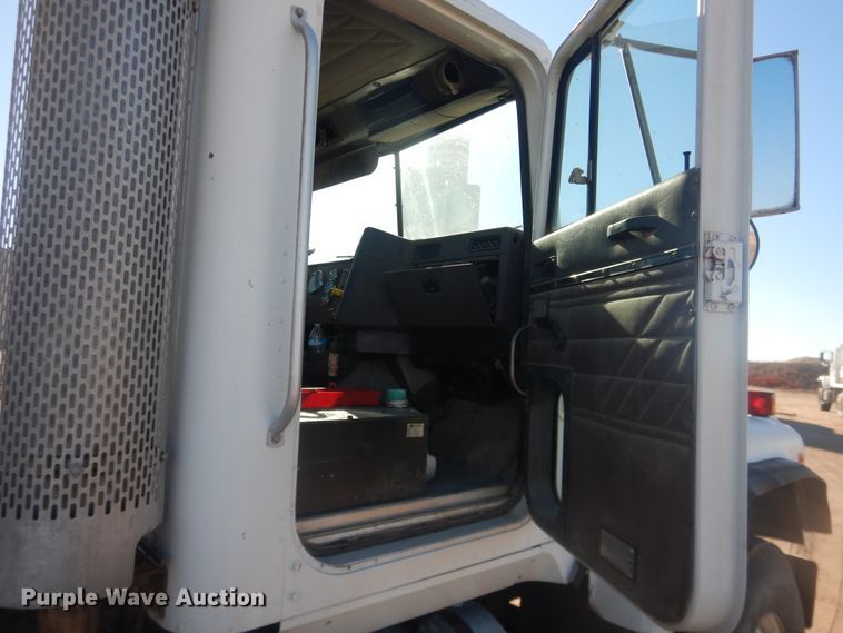 image for item DJ4855 1998 International 5000SFA  ready mix truck