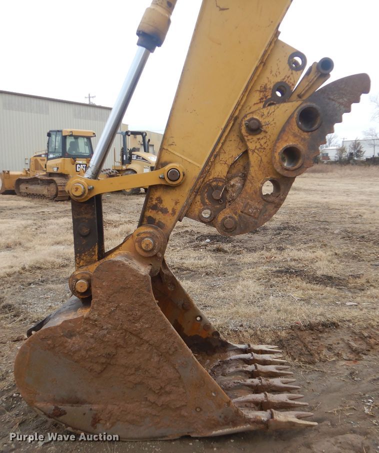 image for item DJ8582 2006 Caterpillar 320L  excavator