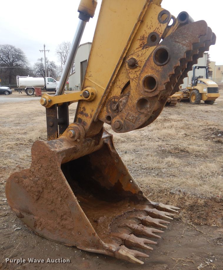 image for item DJ8582 2006 Caterpillar 320L  excavator