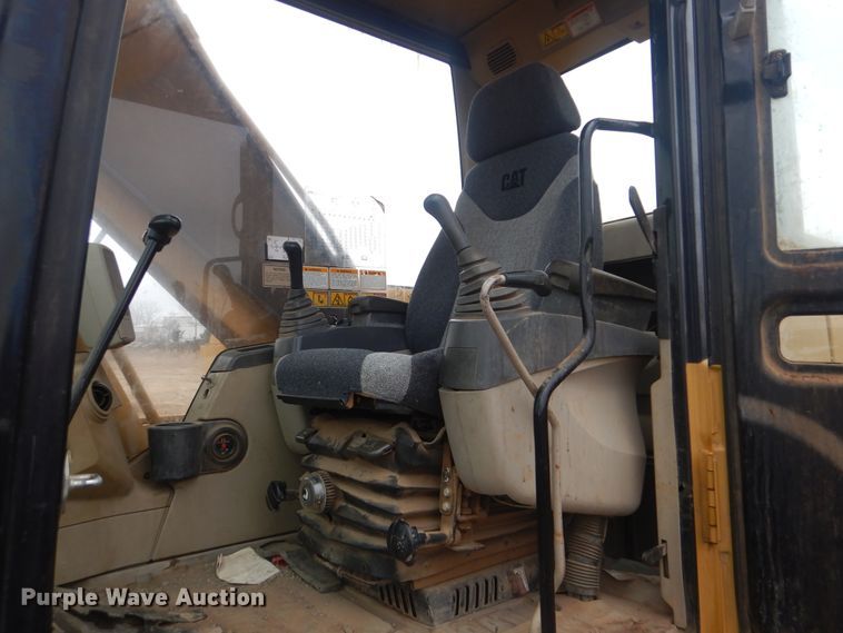 image for item DJ8582 2006 Caterpillar 320L  excavator