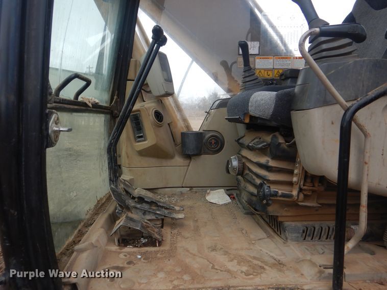 image for item DJ8582 2006 Caterpillar 320L  excavator