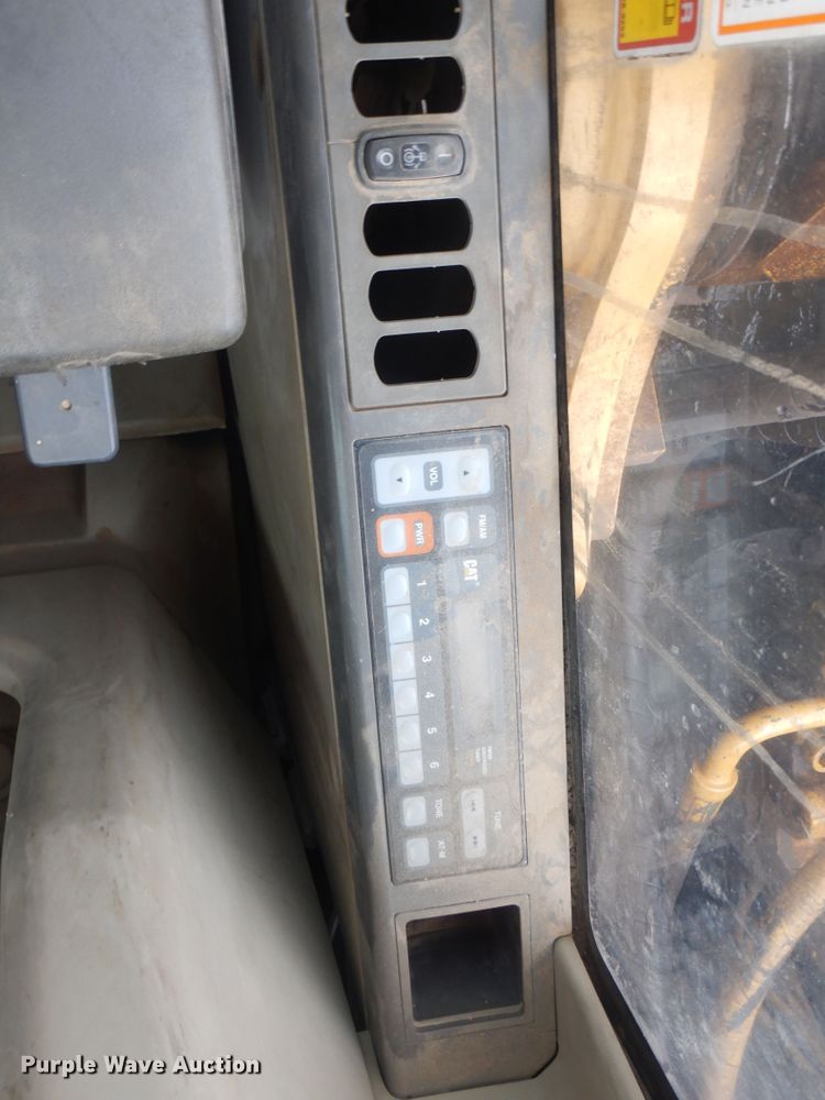 image for item DJ8582 2006 Caterpillar 320L  excavator