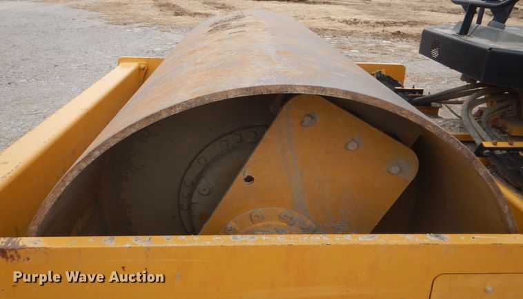 image for item DJ8583 2013 Caterpillar CS54B  single drum roller