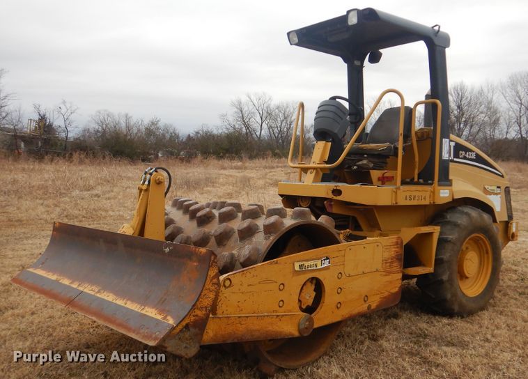 image for item DJ8584 2005 Caterpillar CP-433E  single drum roller