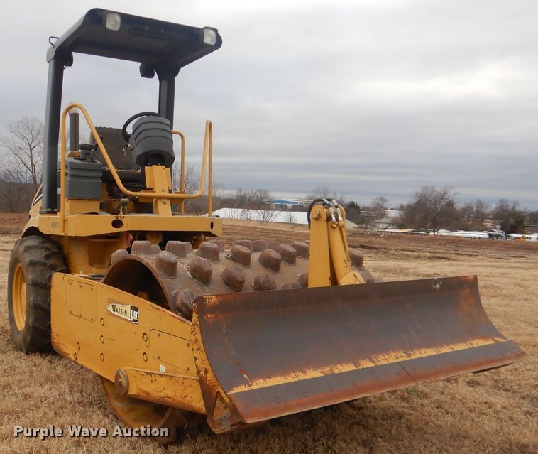 image for item DJ8584 2005 Caterpillar CP-433E  single drum roller