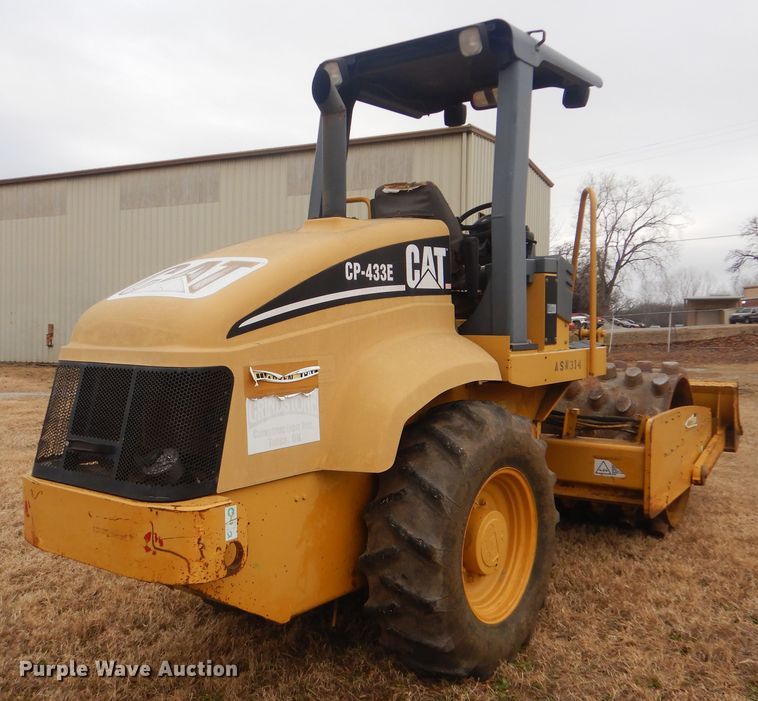 image for item DJ8584 2005 Caterpillar CP-433E  single drum roller