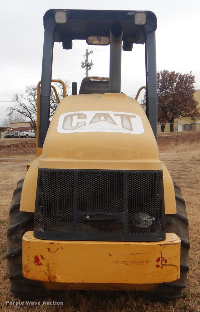 image for item DJ8584 2005 Caterpillar CP-433E  single drum roller