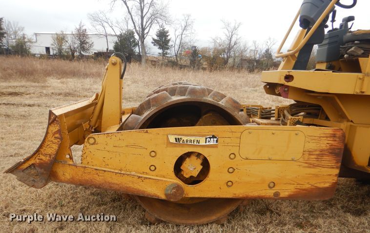 image for item DJ8584 2005 Caterpillar CP-433E  single drum roller