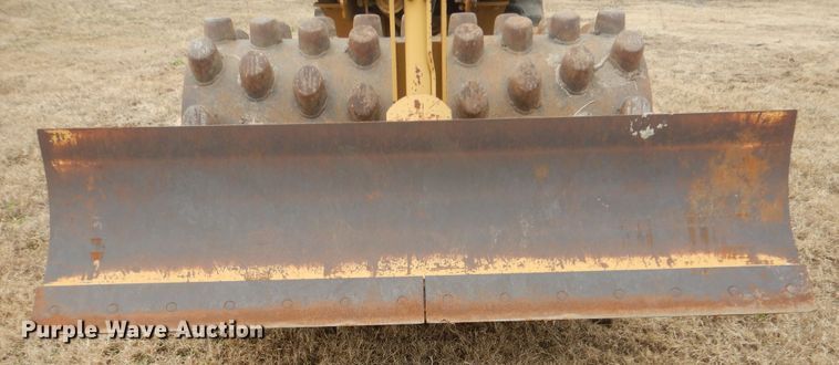 image for item DJ8584 2005 Caterpillar CP-433E  single drum roller